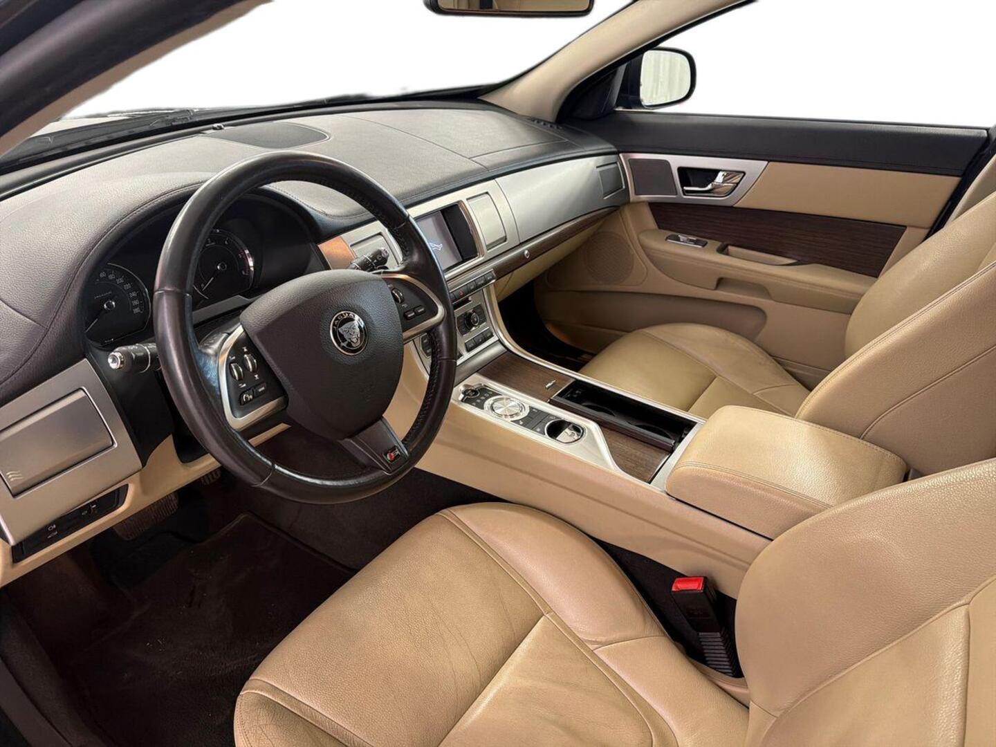JAGUAR XF 2016