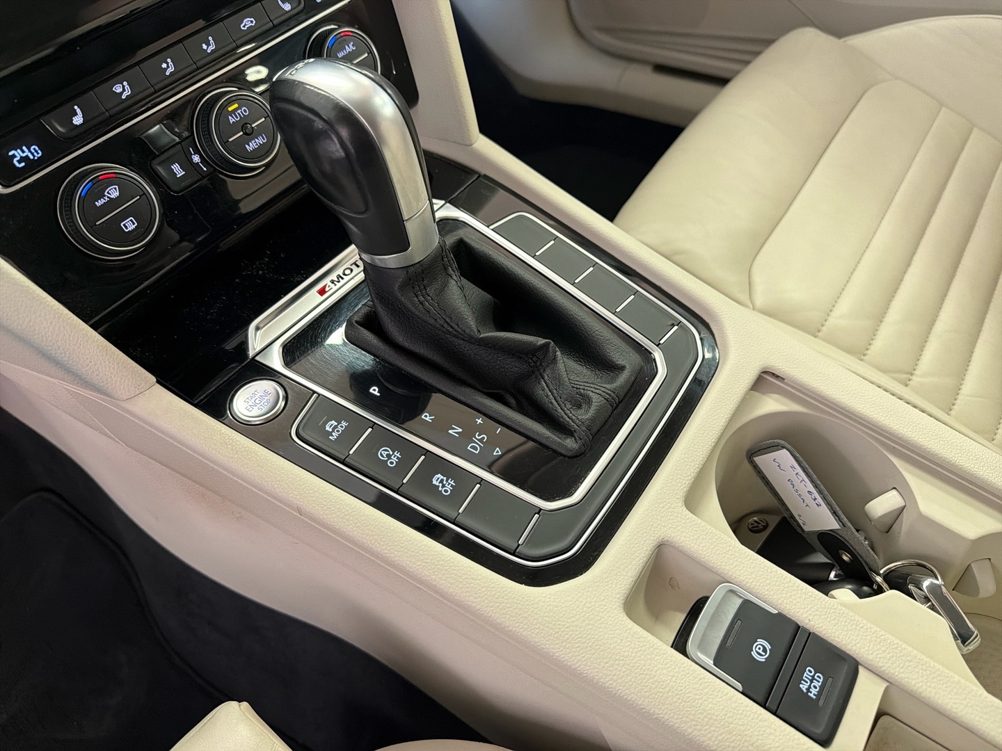 VOLKSWAGEN Passat 2016