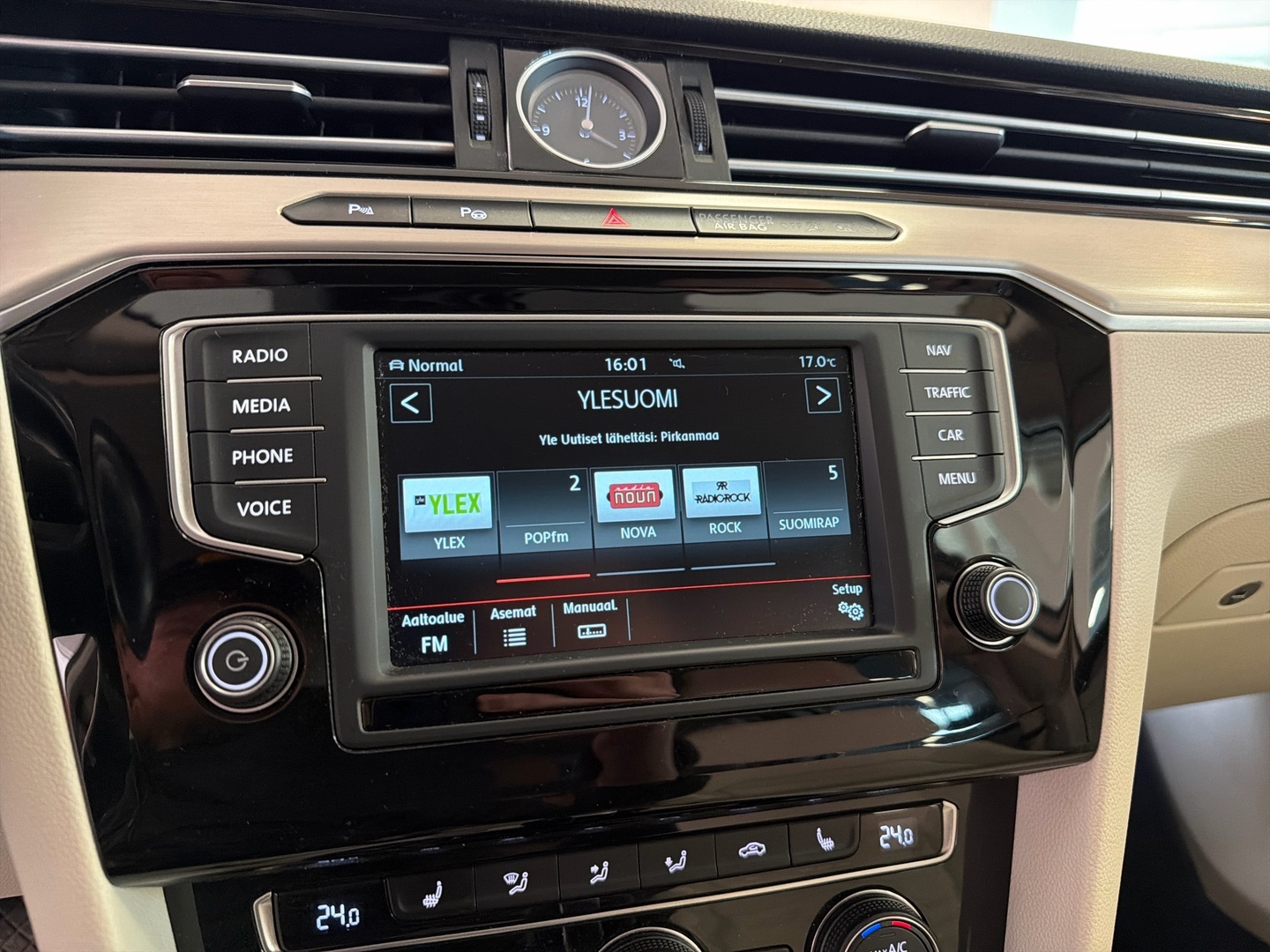 VOLKSWAGEN Passat 2016