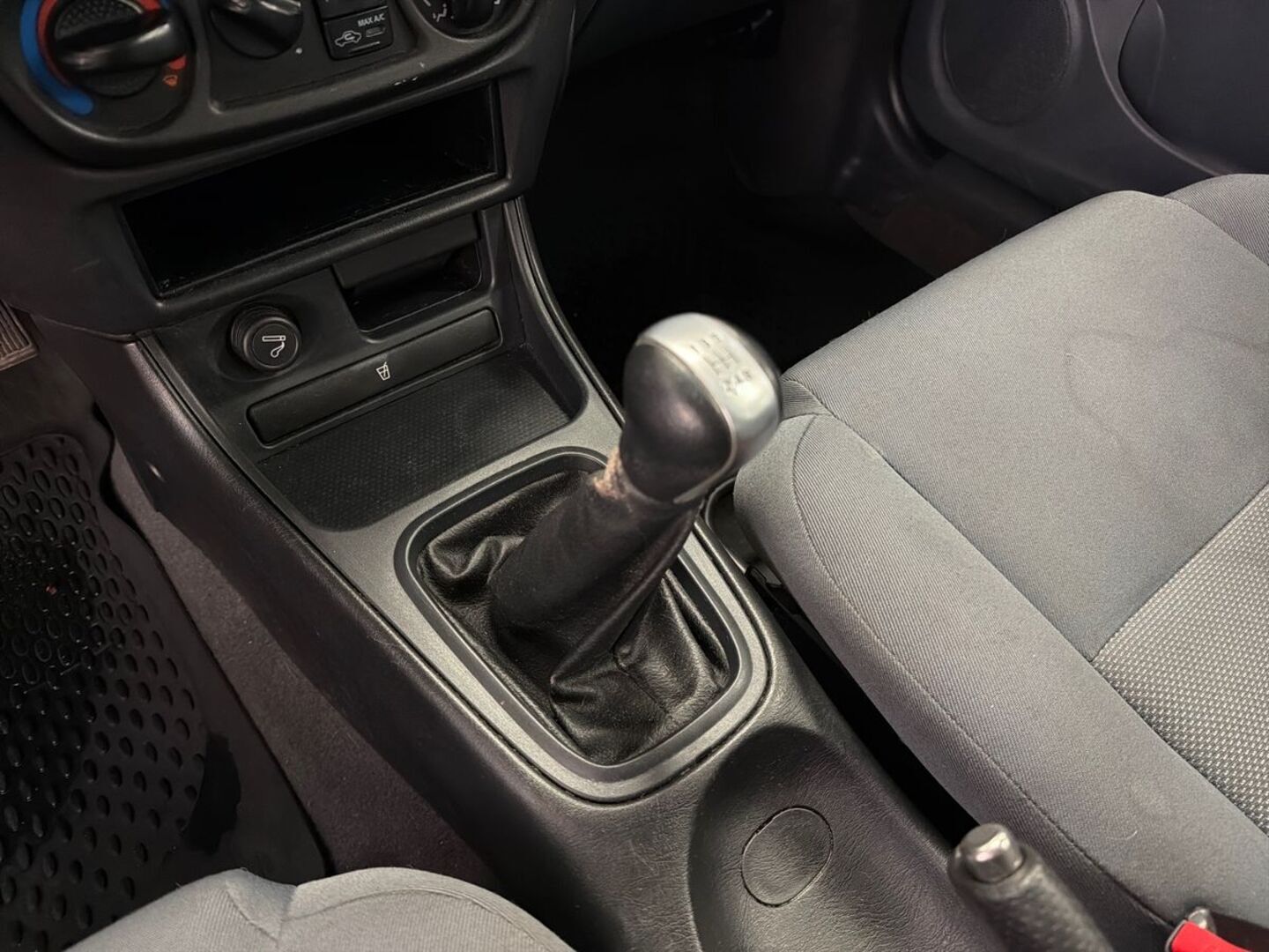 NISSAN Almera 17