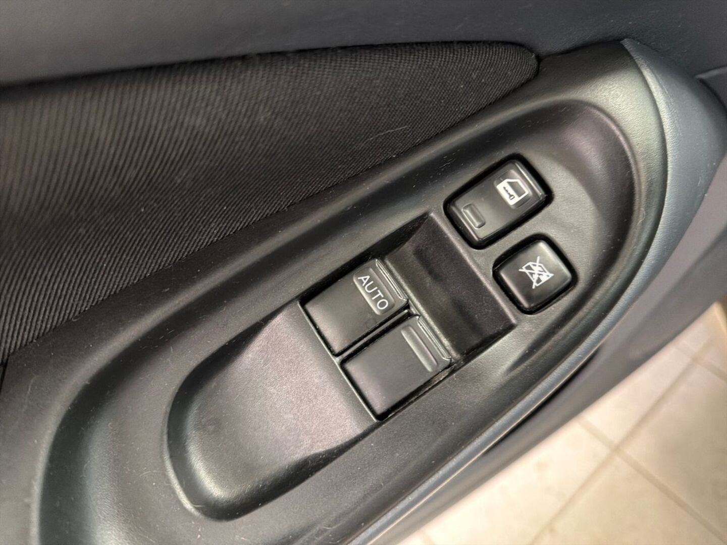 NISSAN Almera 20