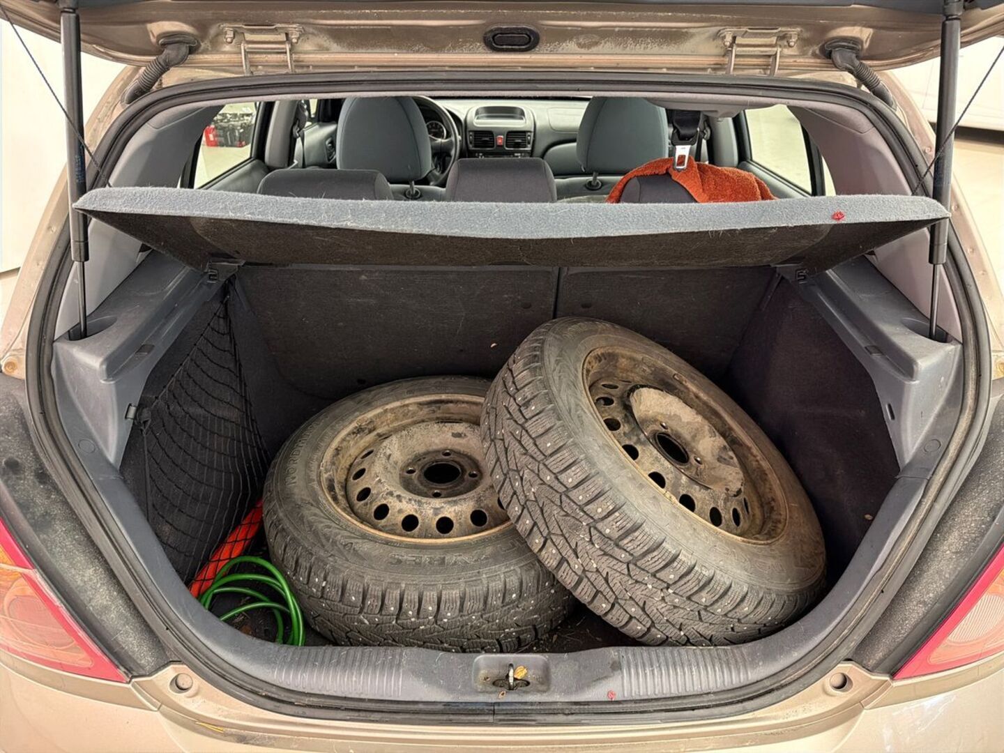 NISSAN Almera 9