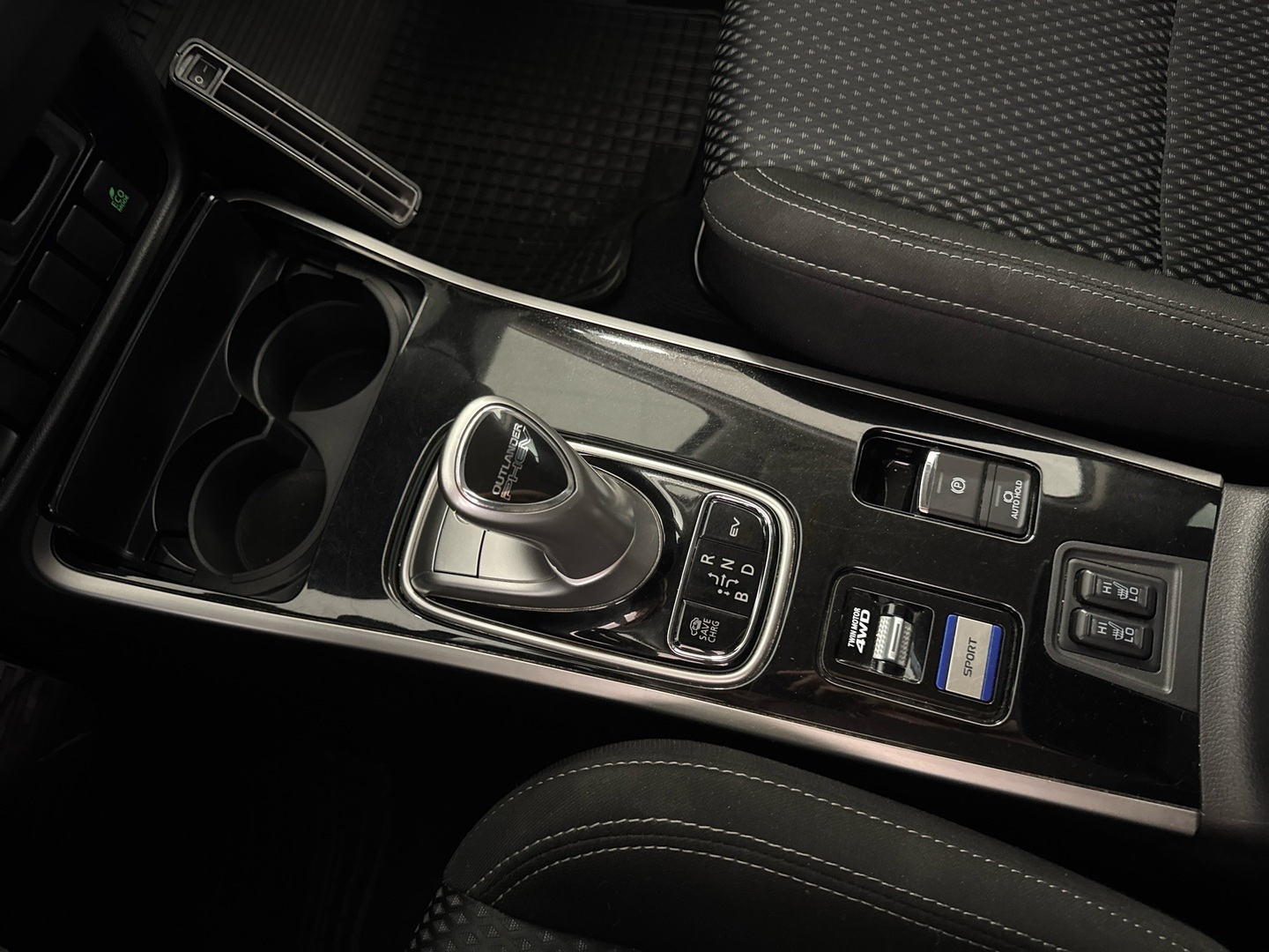 MITSUBISHI Outlander PHEV 2020