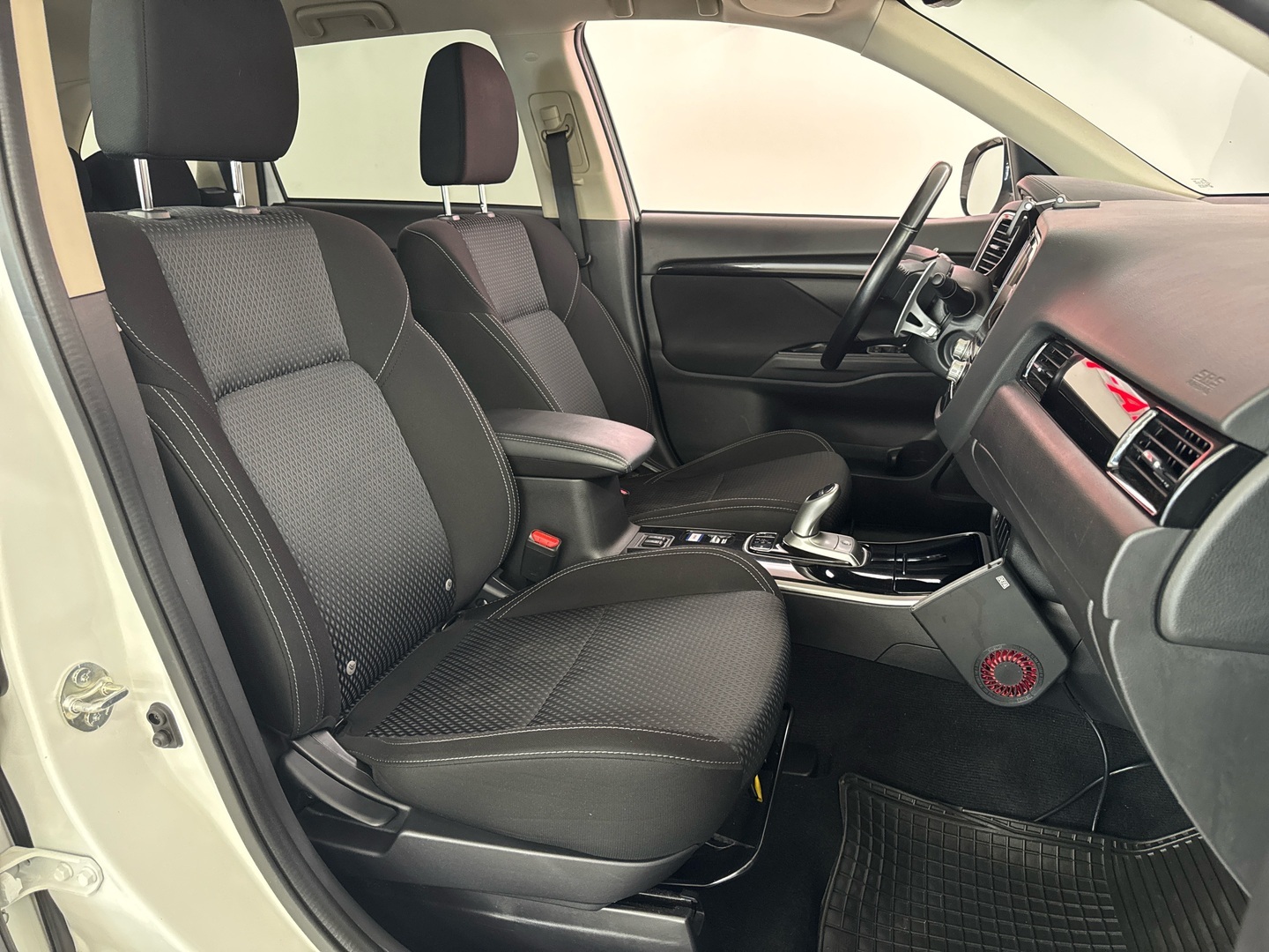 MITSUBISHI Outlander PHEV 2020