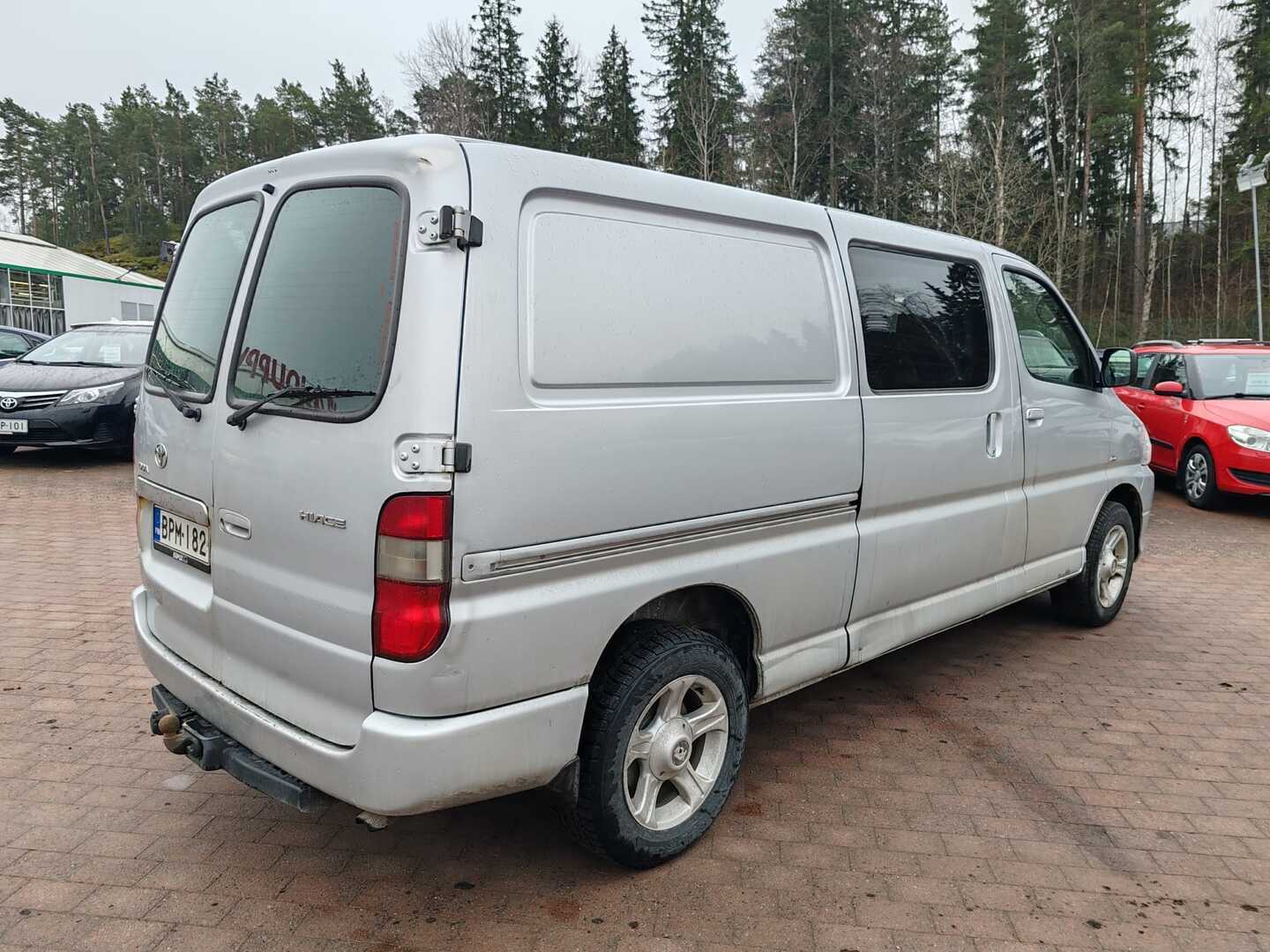 TOYOTA Hiace 2011