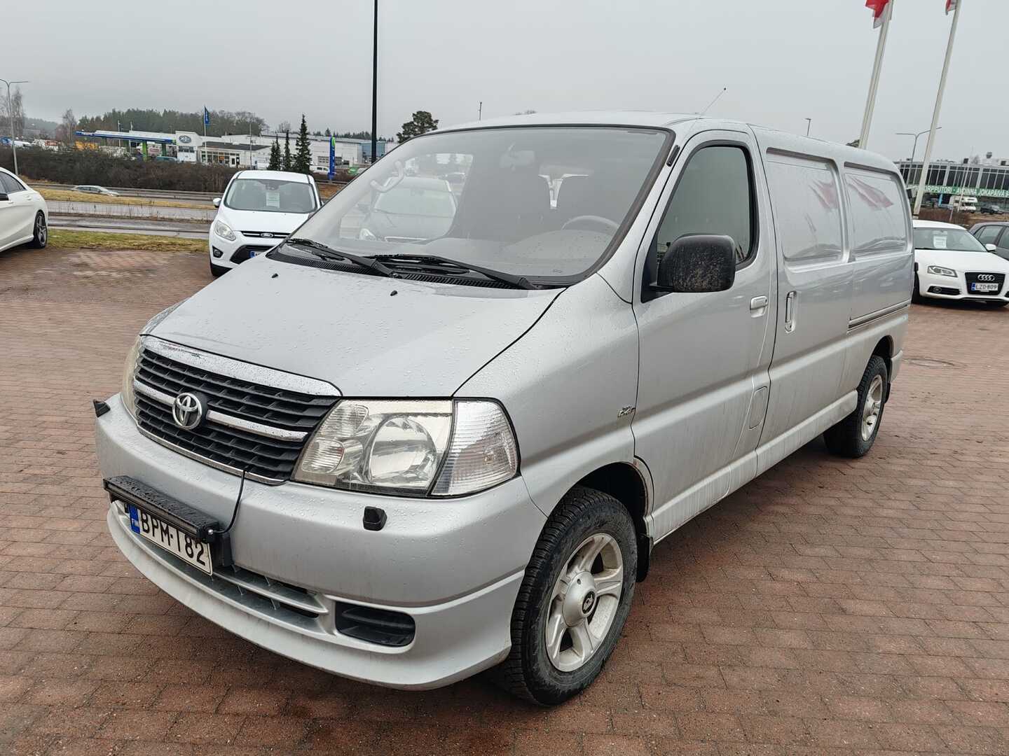 TOYOTA Hiace 2011