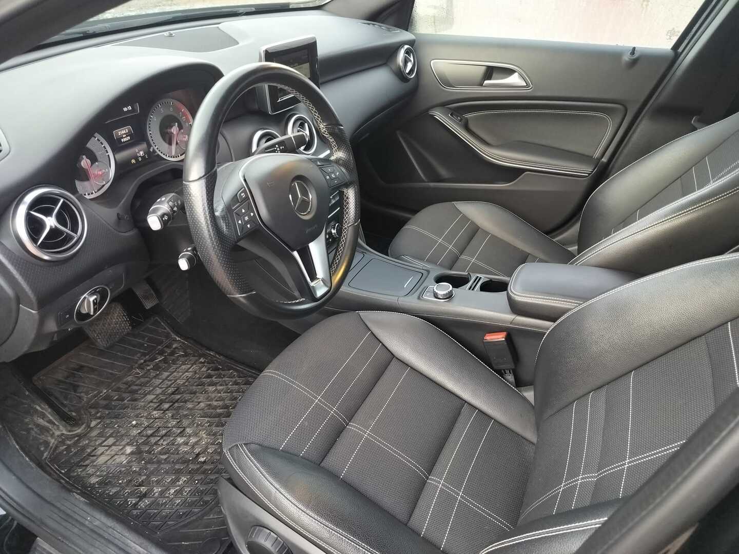 MERCEDES-BENZ A 2015