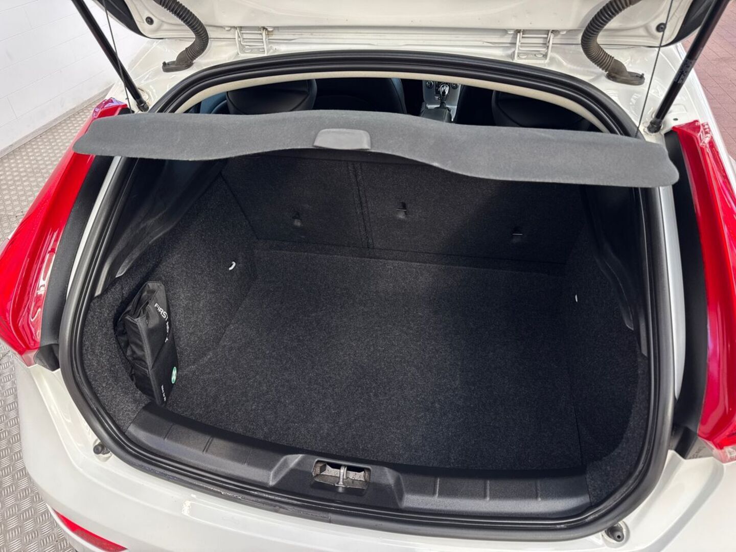 VOLVO V40 2017