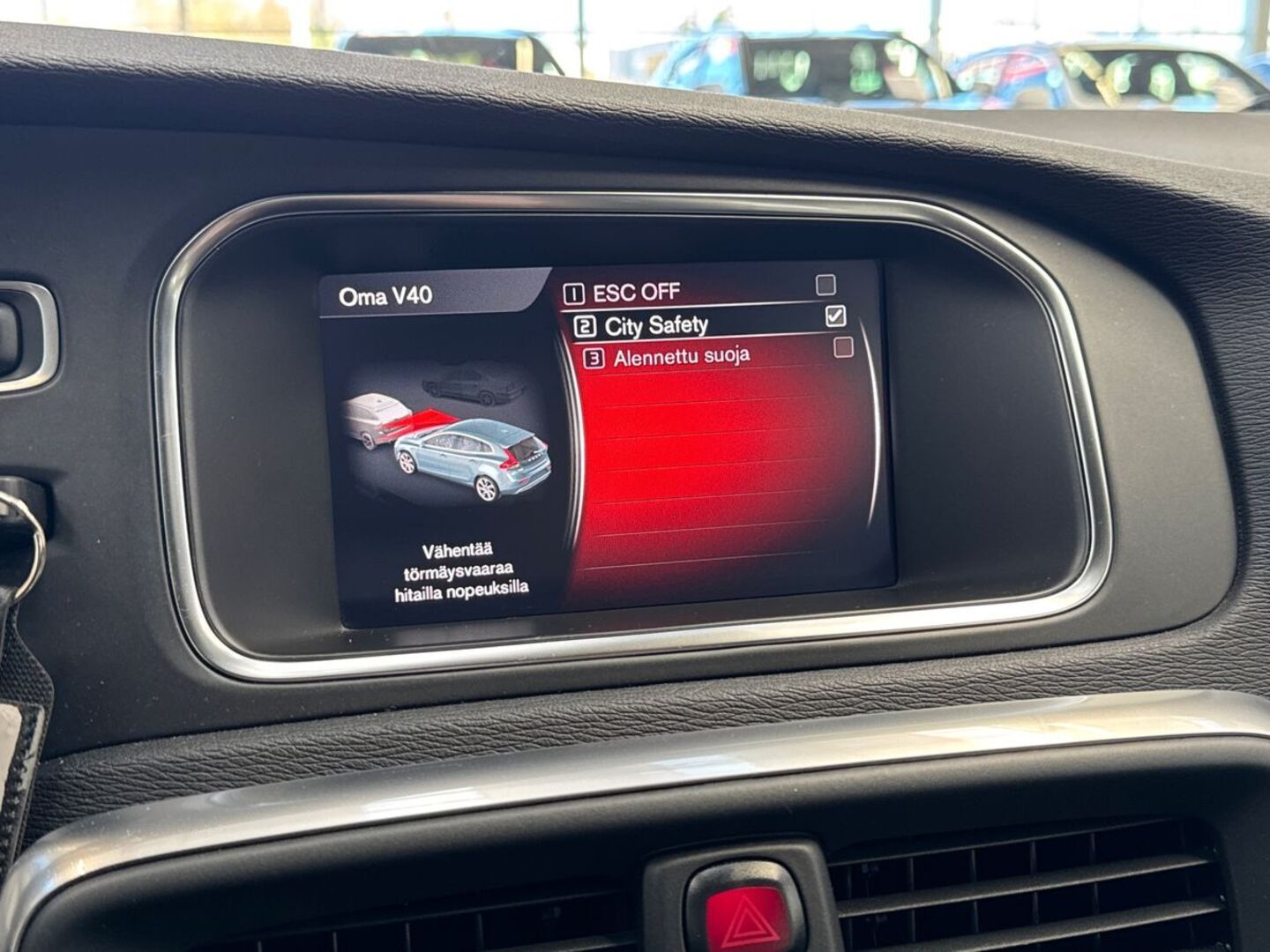 VOLVO V40 2017