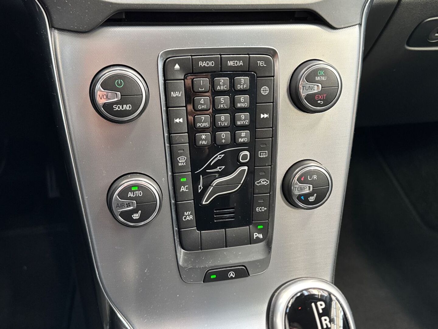 VOLVO V40 2017