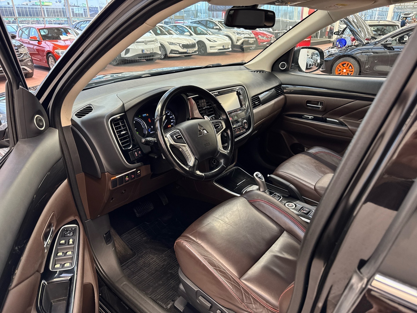 MITSUBISHI Outlander PHEV 2015