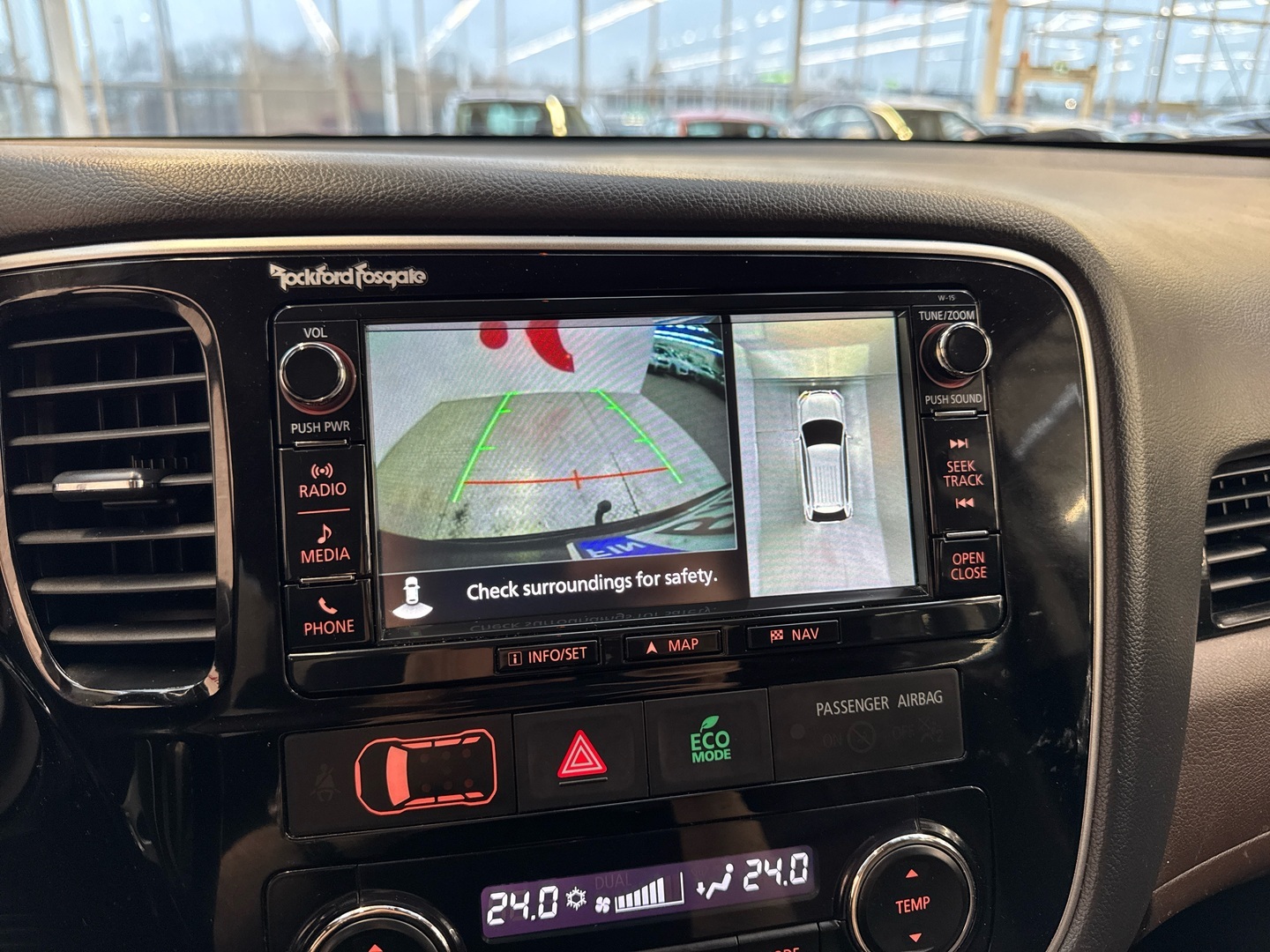 MITSUBISHI Outlander PHEV 2015