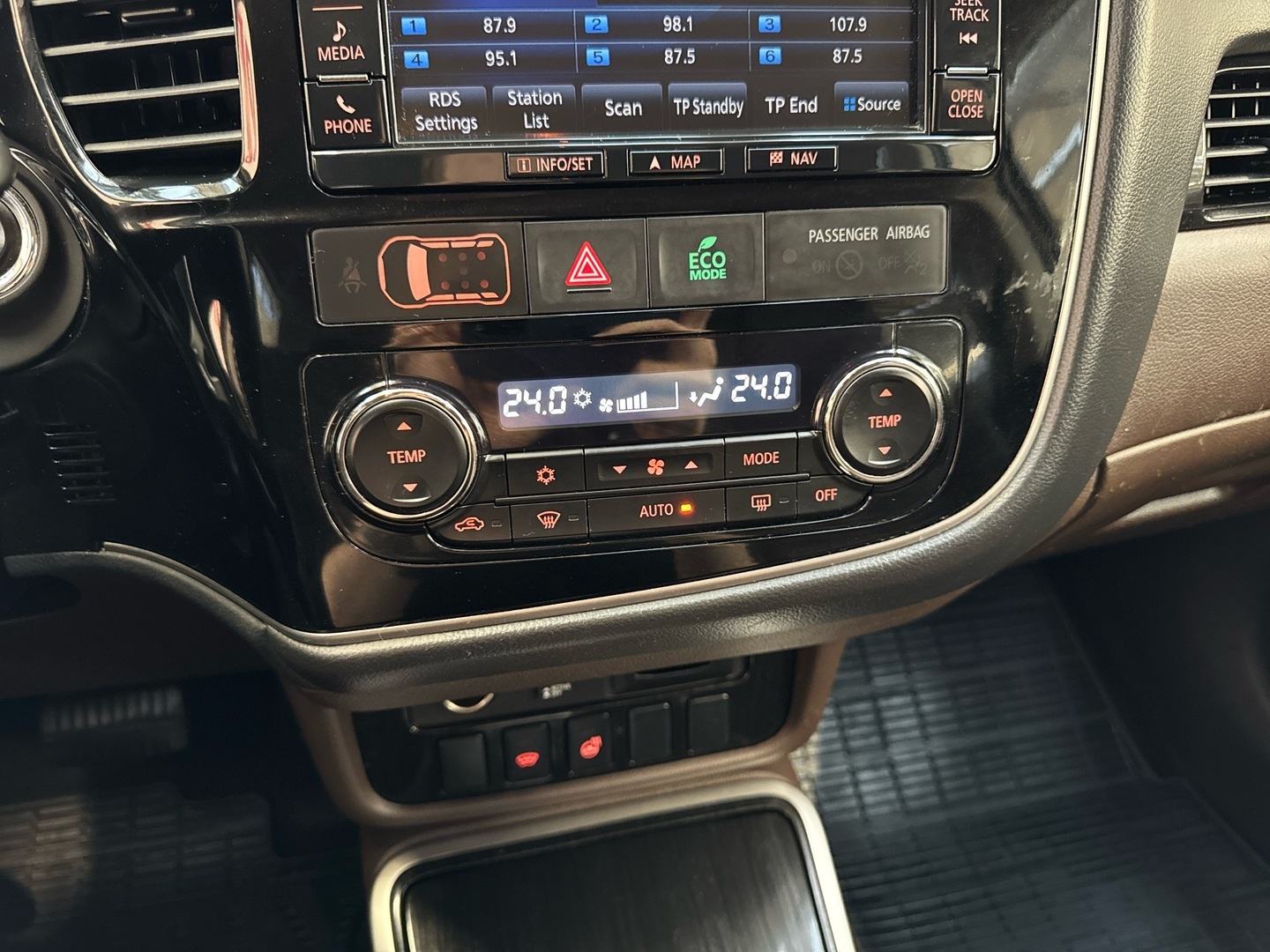 MITSUBISHI Outlander PHEV 2015