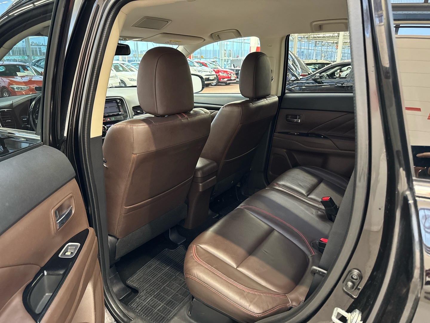 MITSUBISHI Outlander PHEV 2015