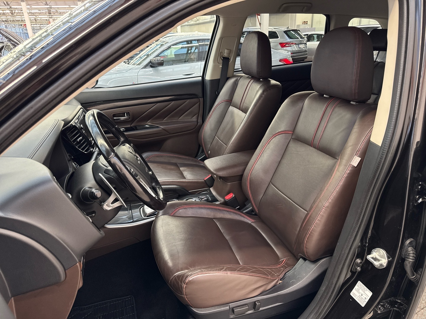 MITSUBISHI Outlander PHEV 2015