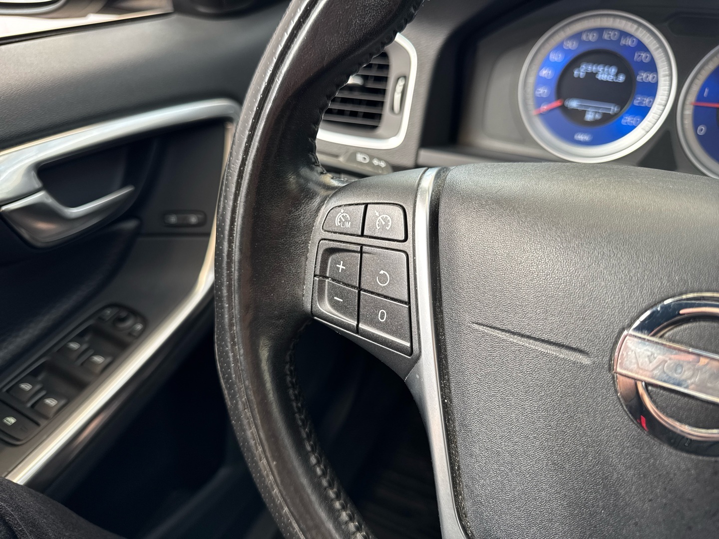 VOLVO V60 2011