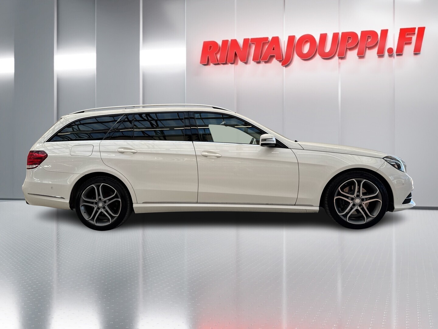 MERCEDES-BENZ E 2015