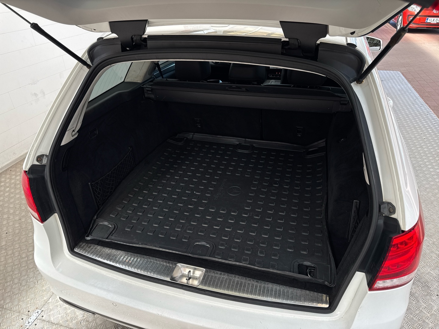 MERCEDES-BENZ E 2015