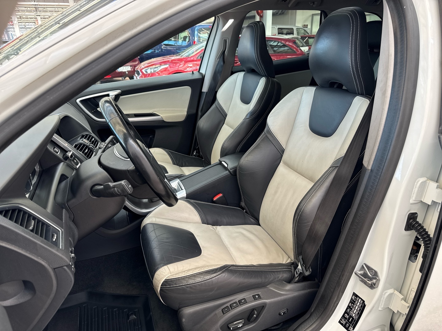 VOLVO XC60 10