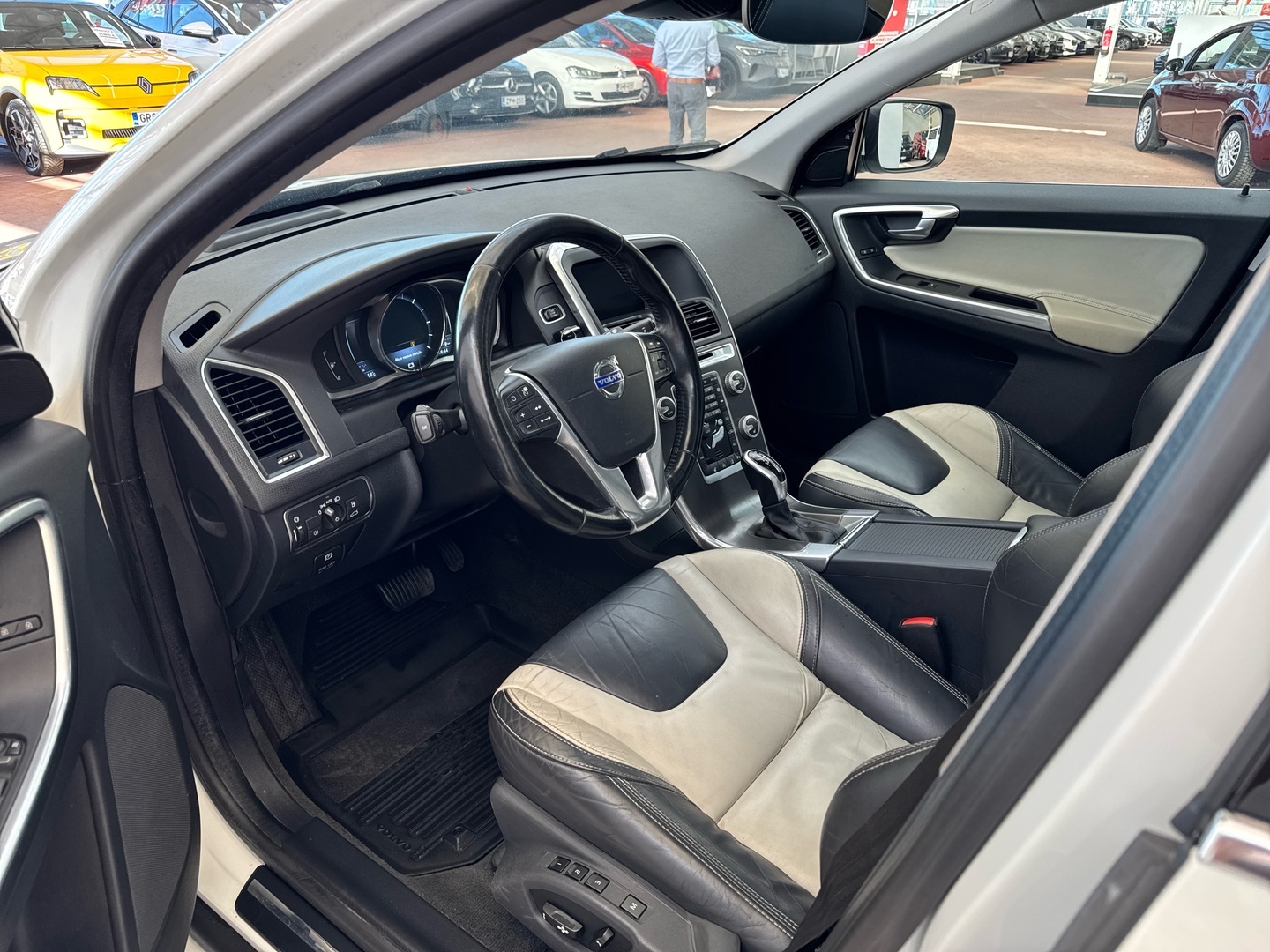VOLVO XC60 11