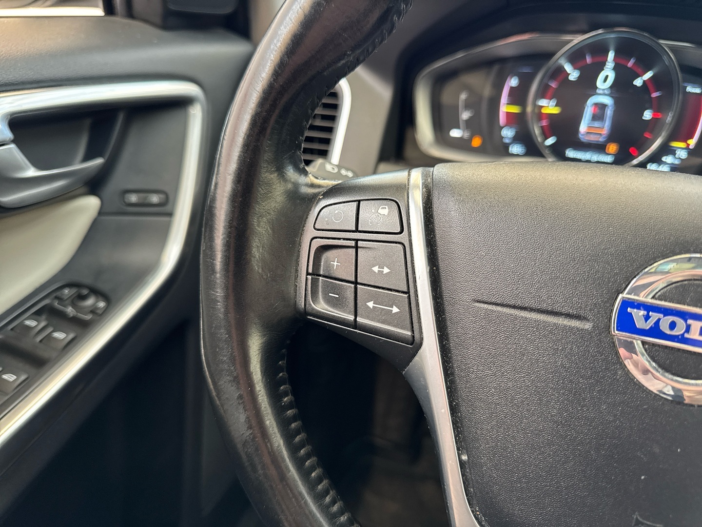 VOLVO XC60 14