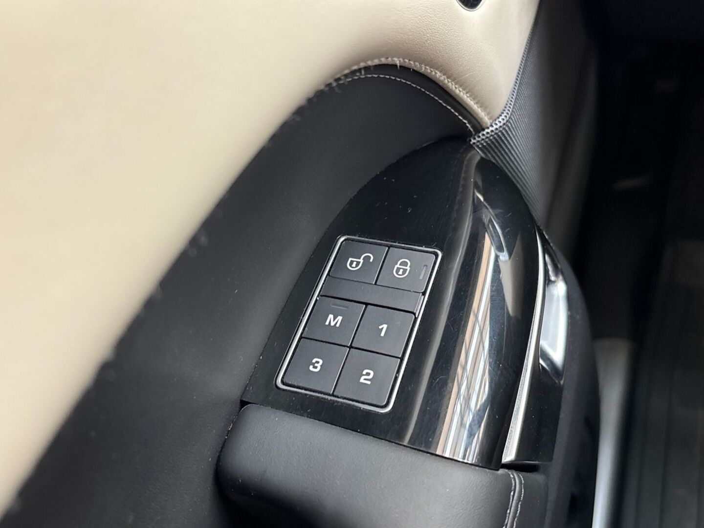LAND ROVER Range Rover Sport 22