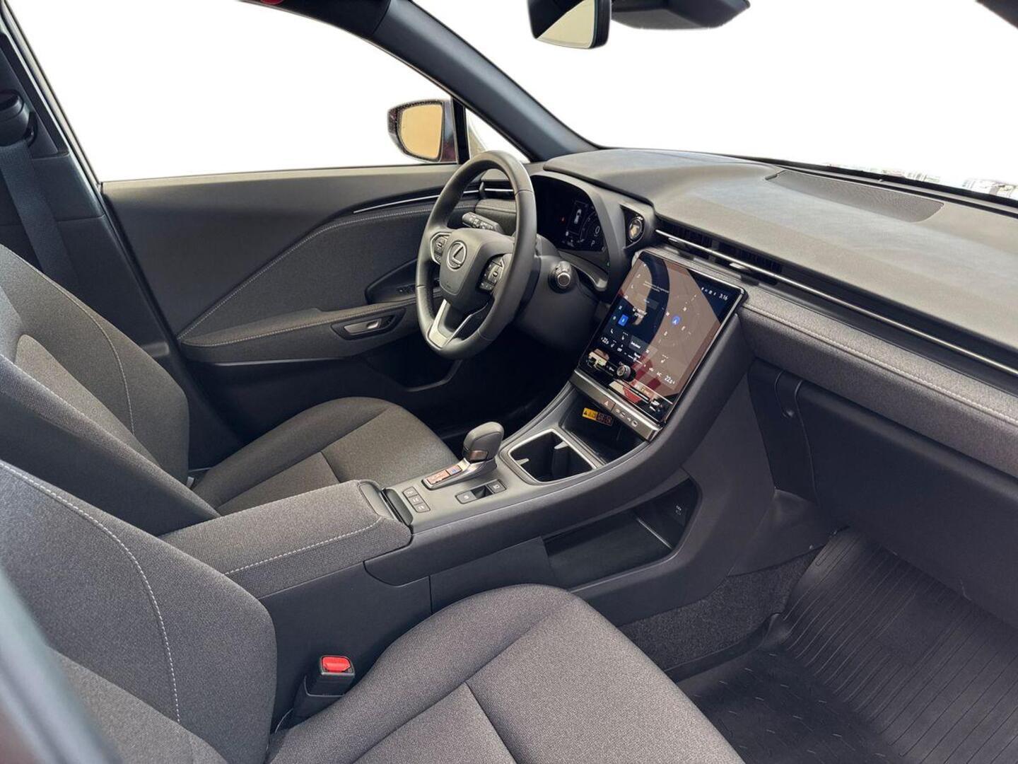 LEXUS LBX 9