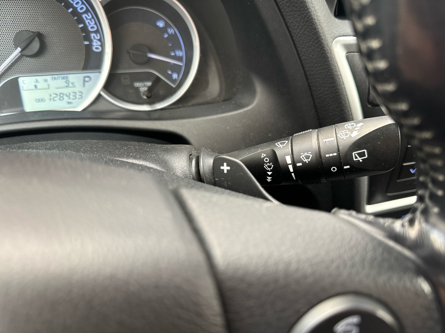 TOYOTA Auris 2015