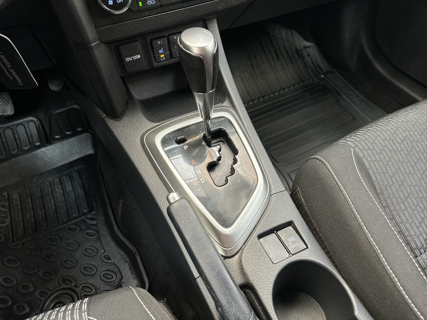 TOYOTA Auris 2015