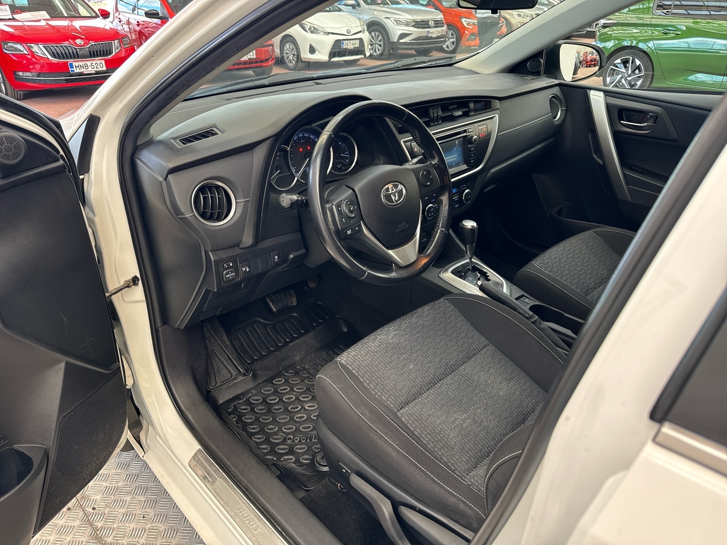 TOYOTA Auris 2015