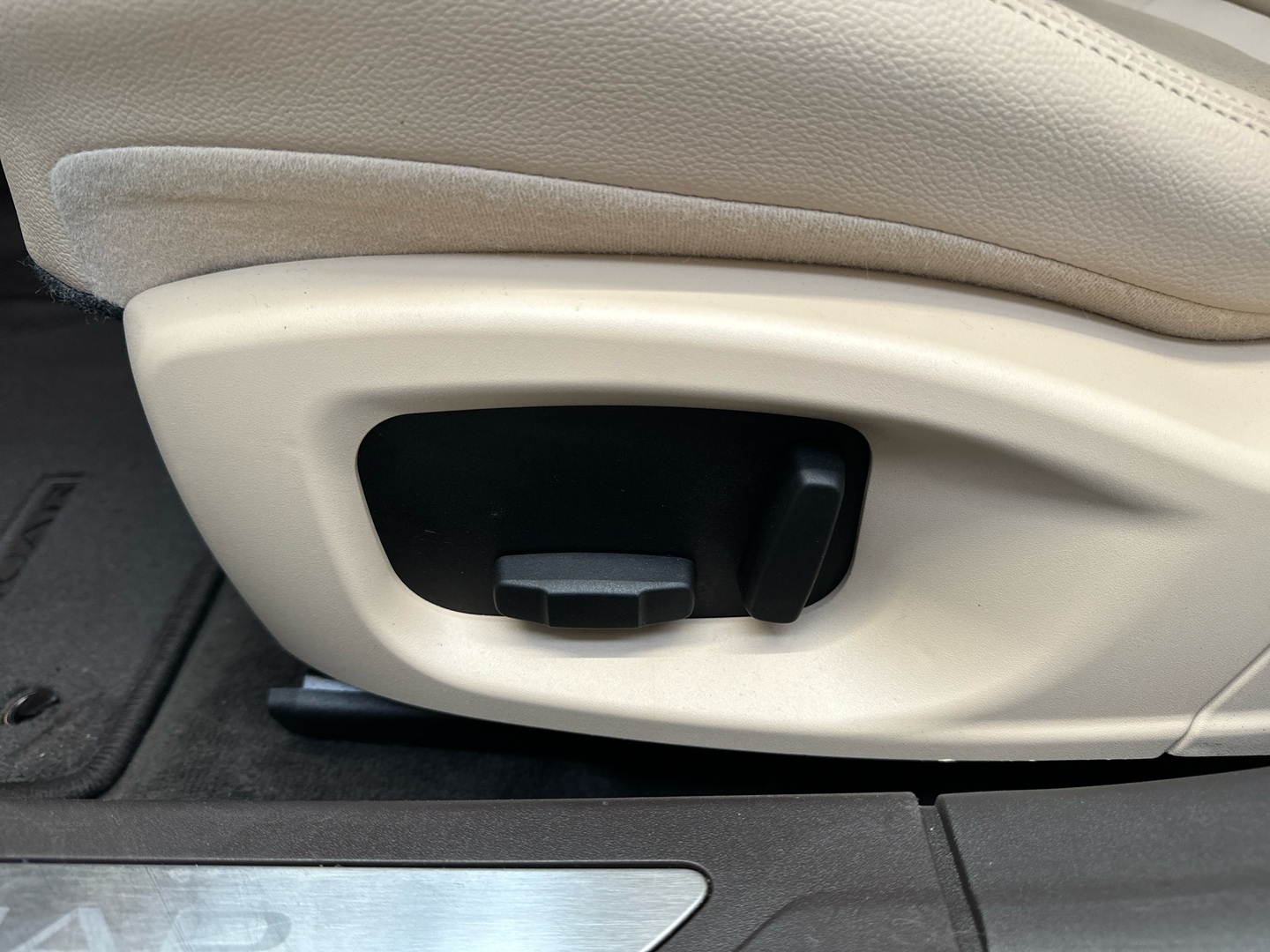 JAGUAR XF 2018