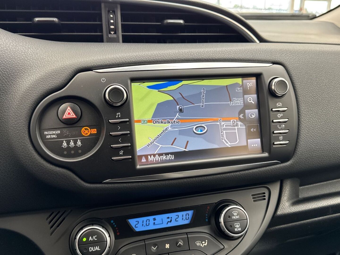 TOYOTA Yaris 2019