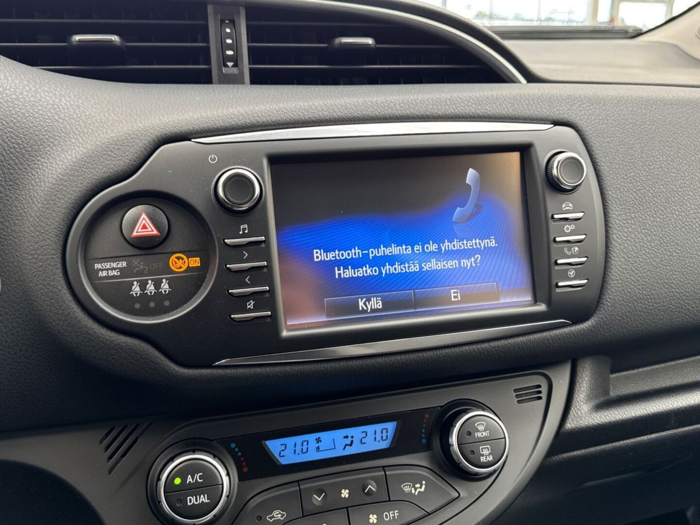TOYOTA Yaris 2019