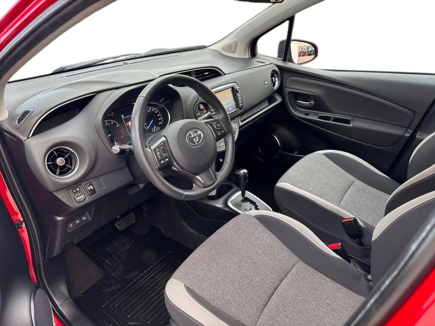 TOYOTA Yaris 2019