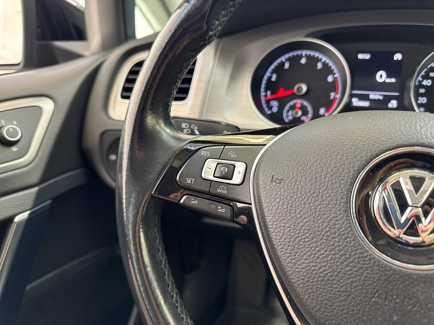 VOLKSWAGEN Golf 2015