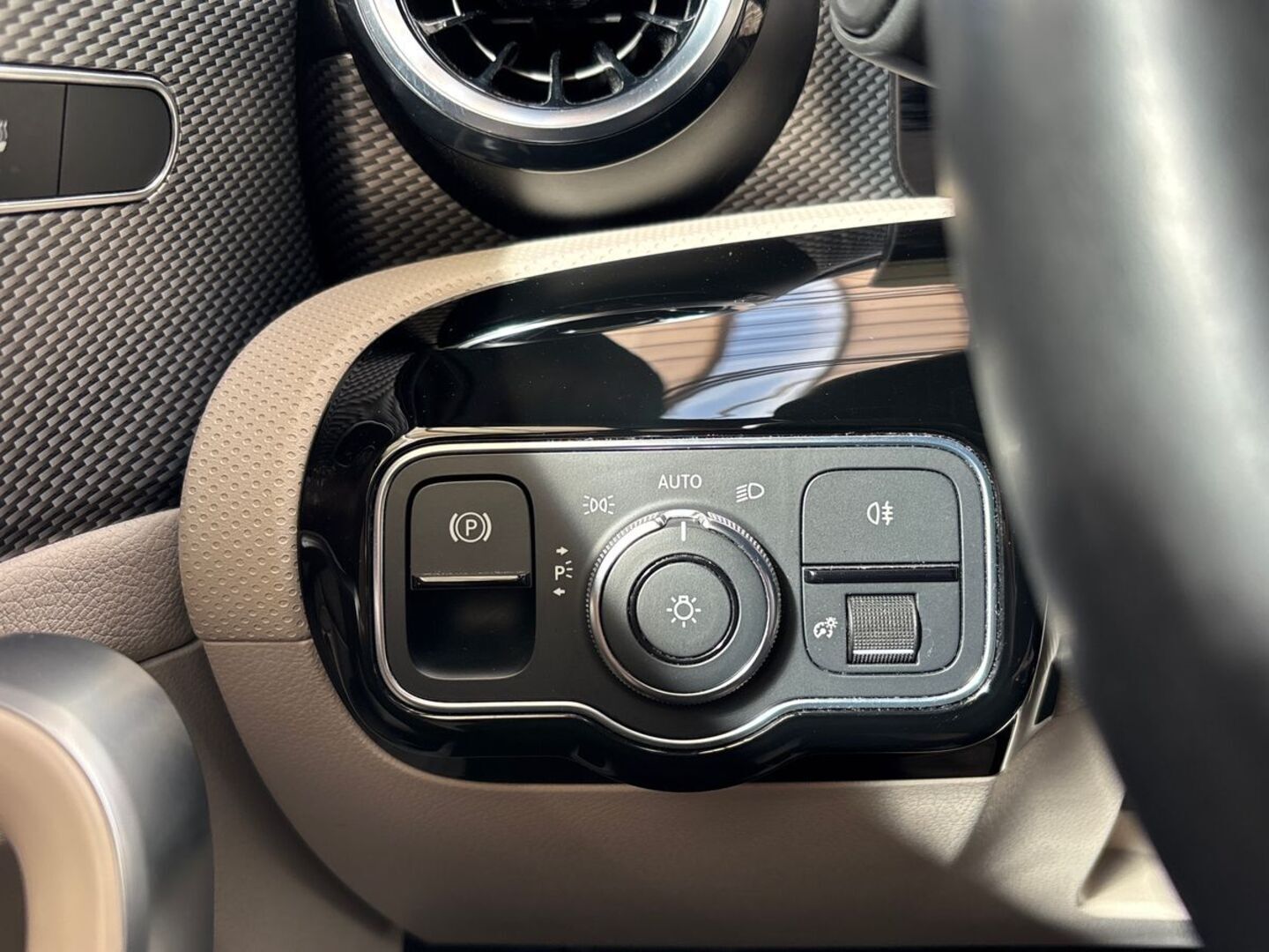 MERCEDES-BENZ A 2021