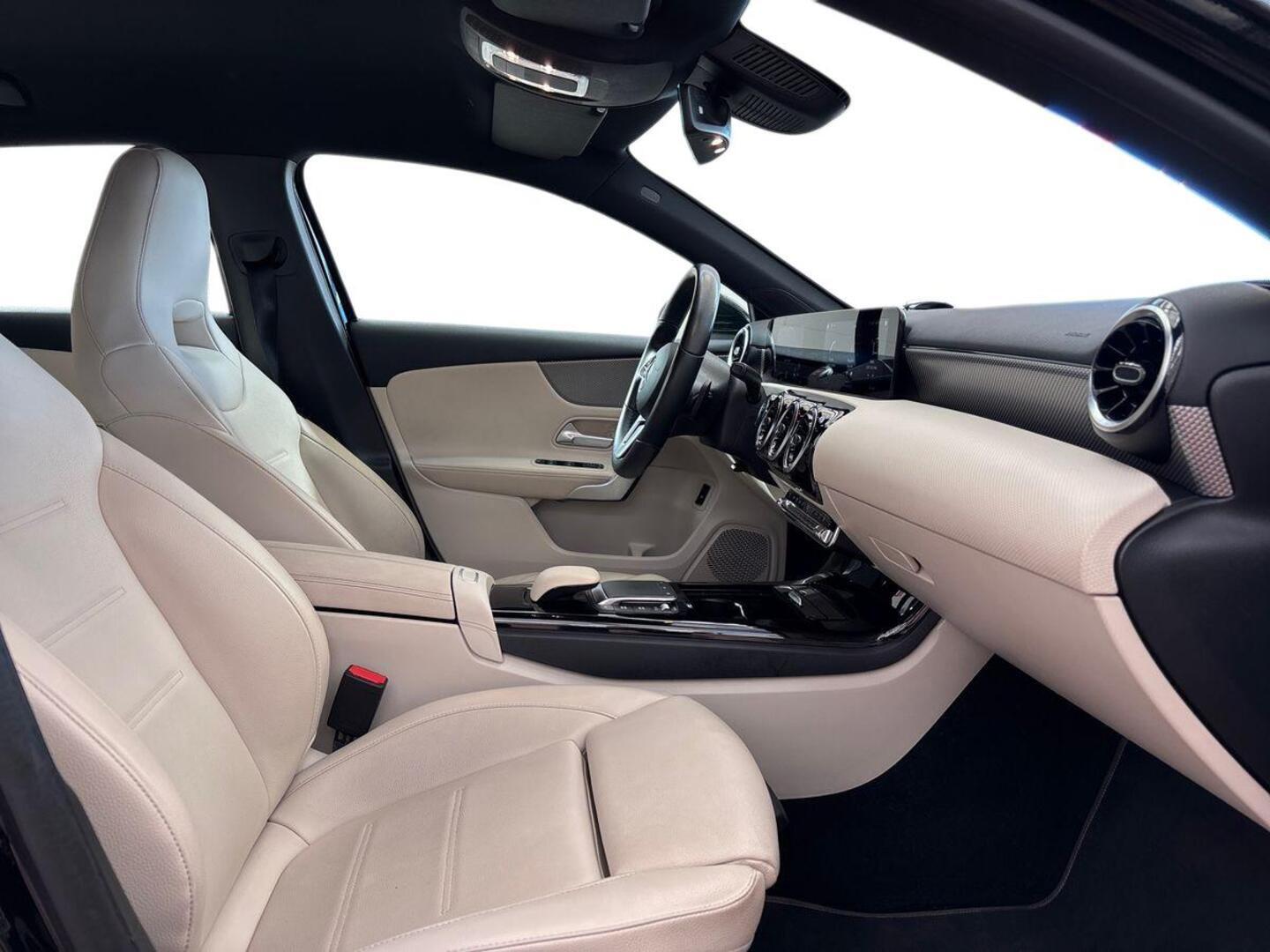 MERCEDES-BENZ A 2021