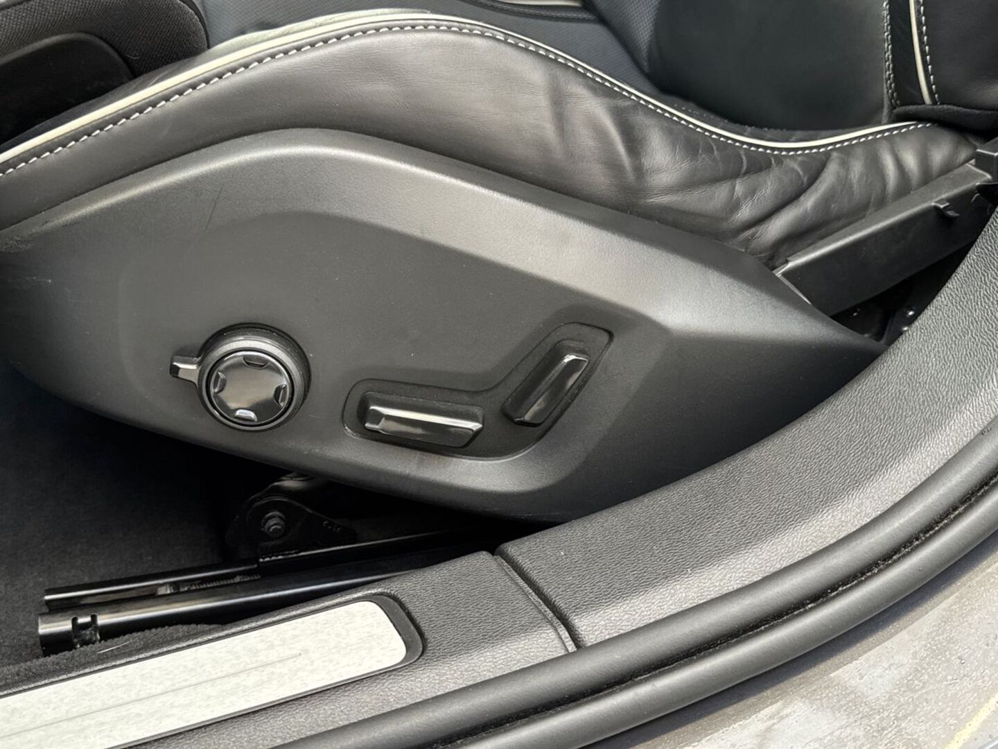 VOLVO V60 2024
