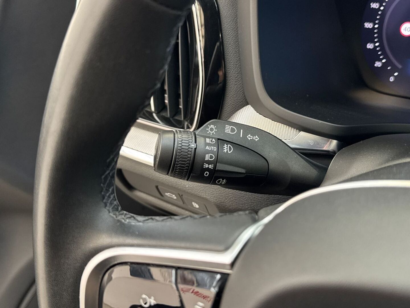 VOLVO V60 2024