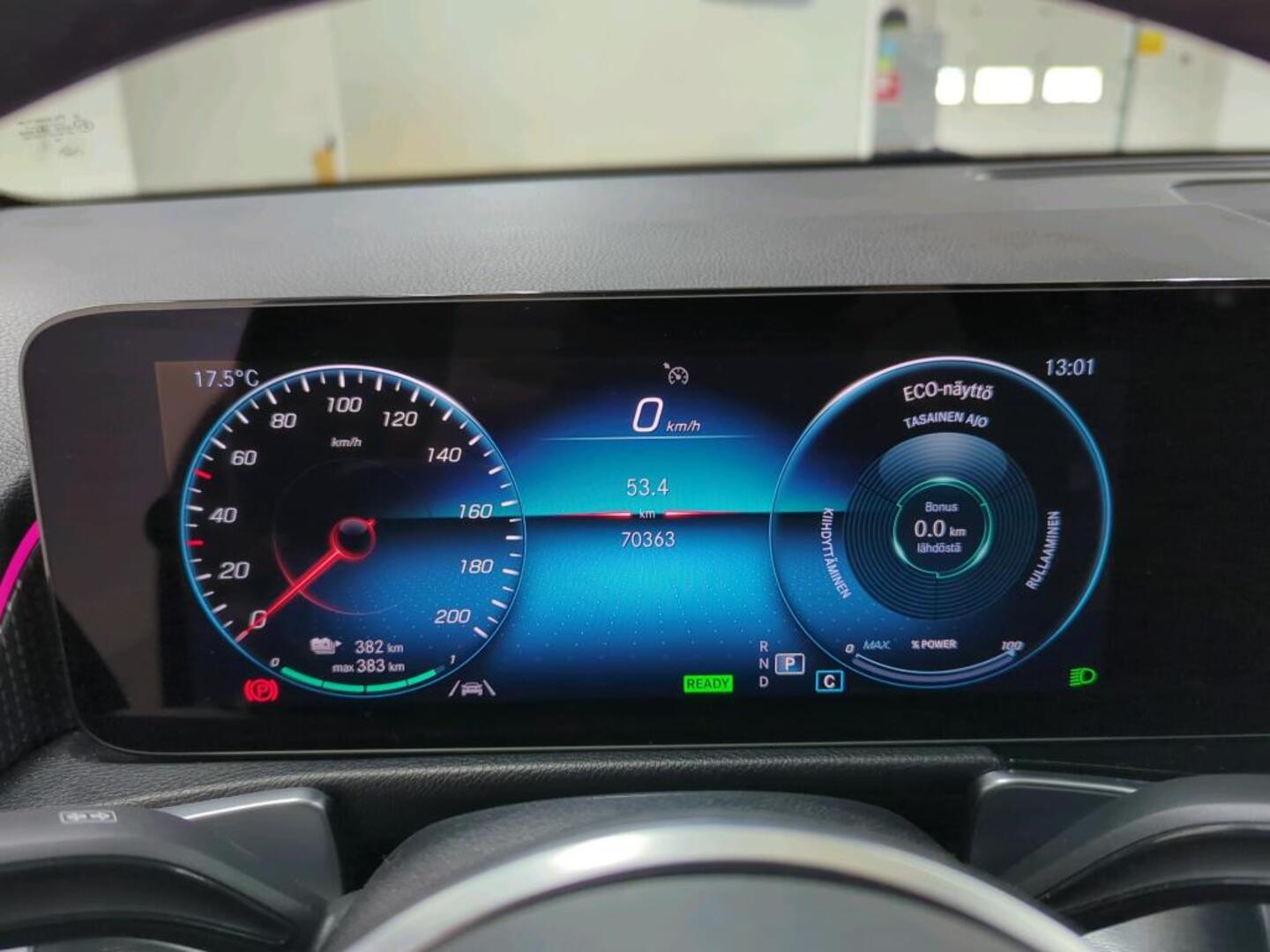 MERCEDES-BENZ EQB 4