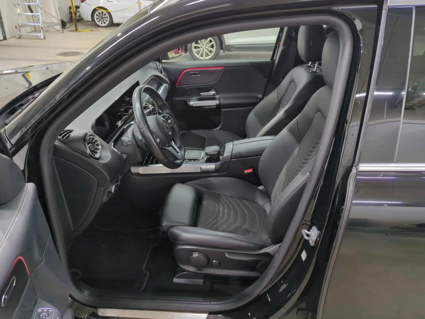 MERCEDES-BENZ EQB 5