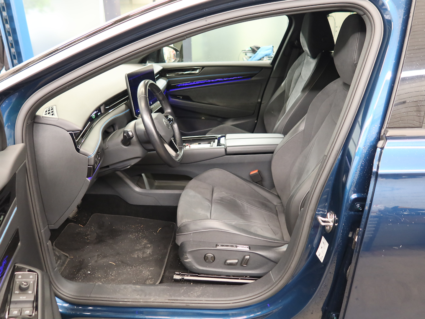 VOLKSWAGEN ID.7 4