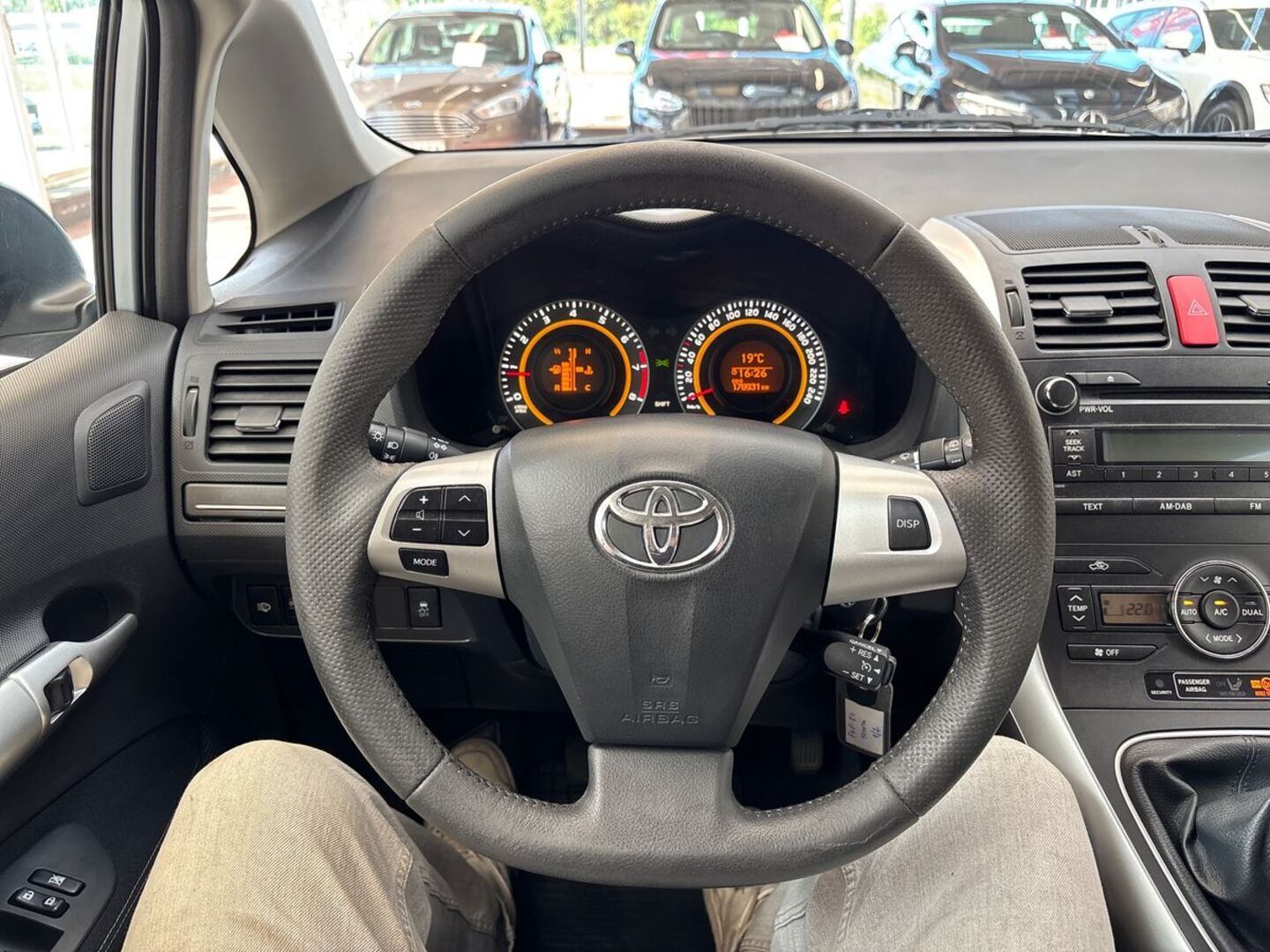 TOYOTA Auris 2011