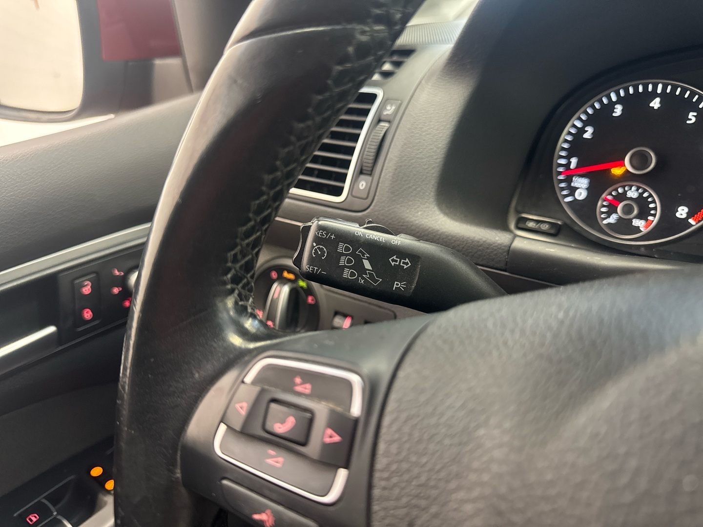 VOLKSWAGEN Touran 2015