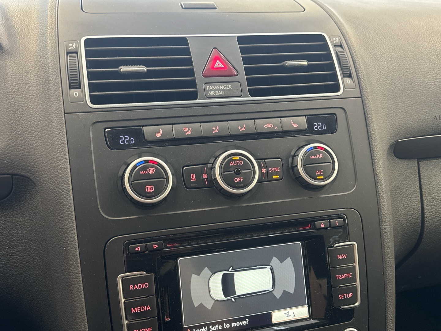 VOLKSWAGEN Touran 2015