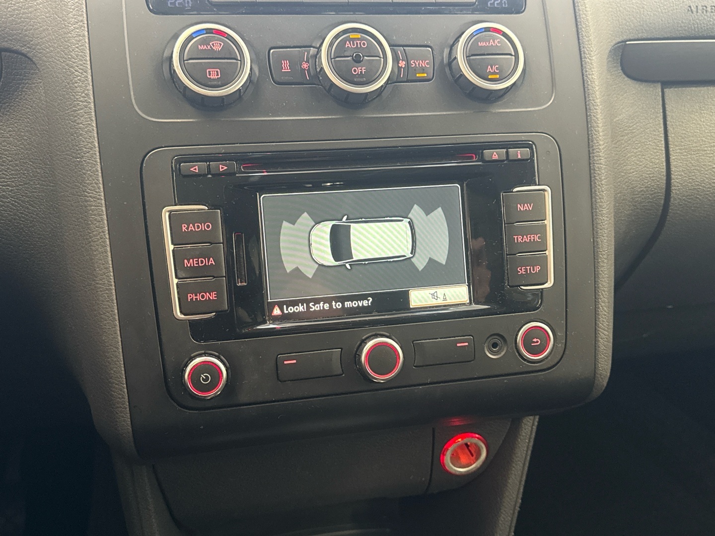 VOLKSWAGEN Touran 2015