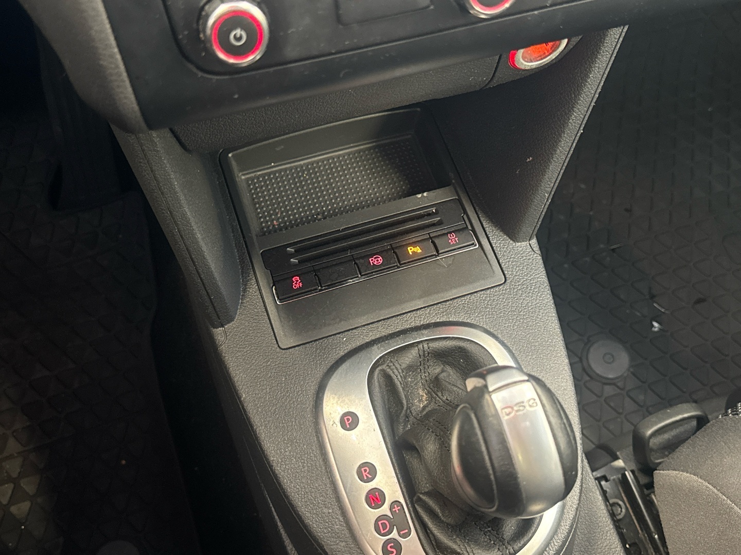 VOLKSWAGEN Touran 2015