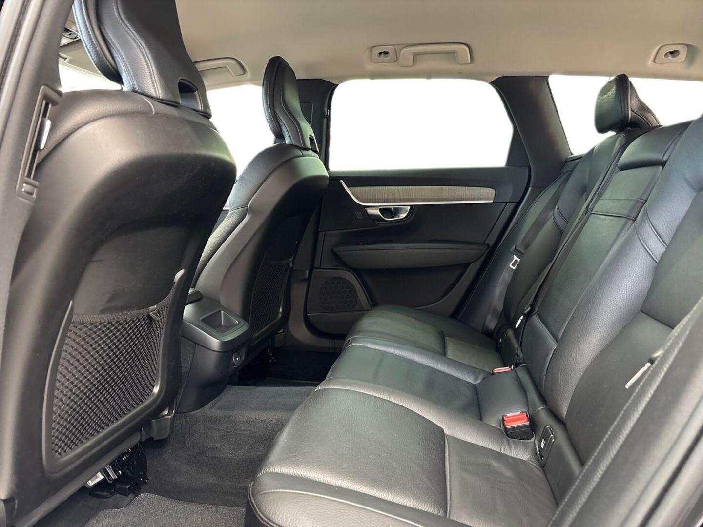 VOLVO V90 Cross Country 10