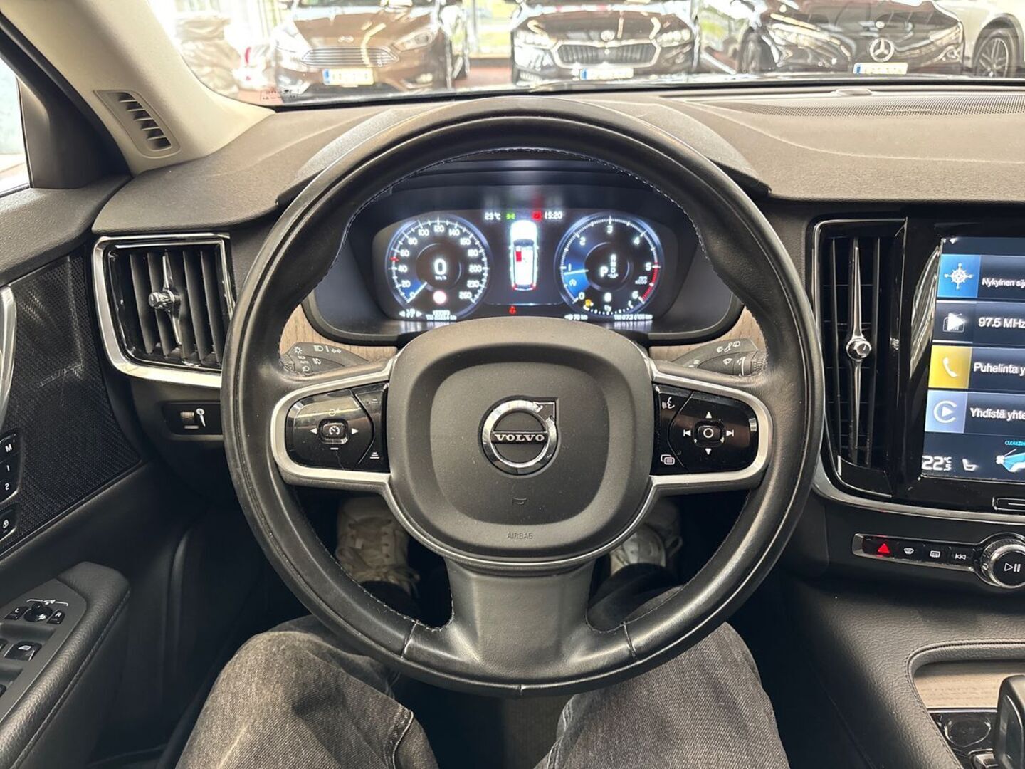 VOLVO V90 Cross Country 17