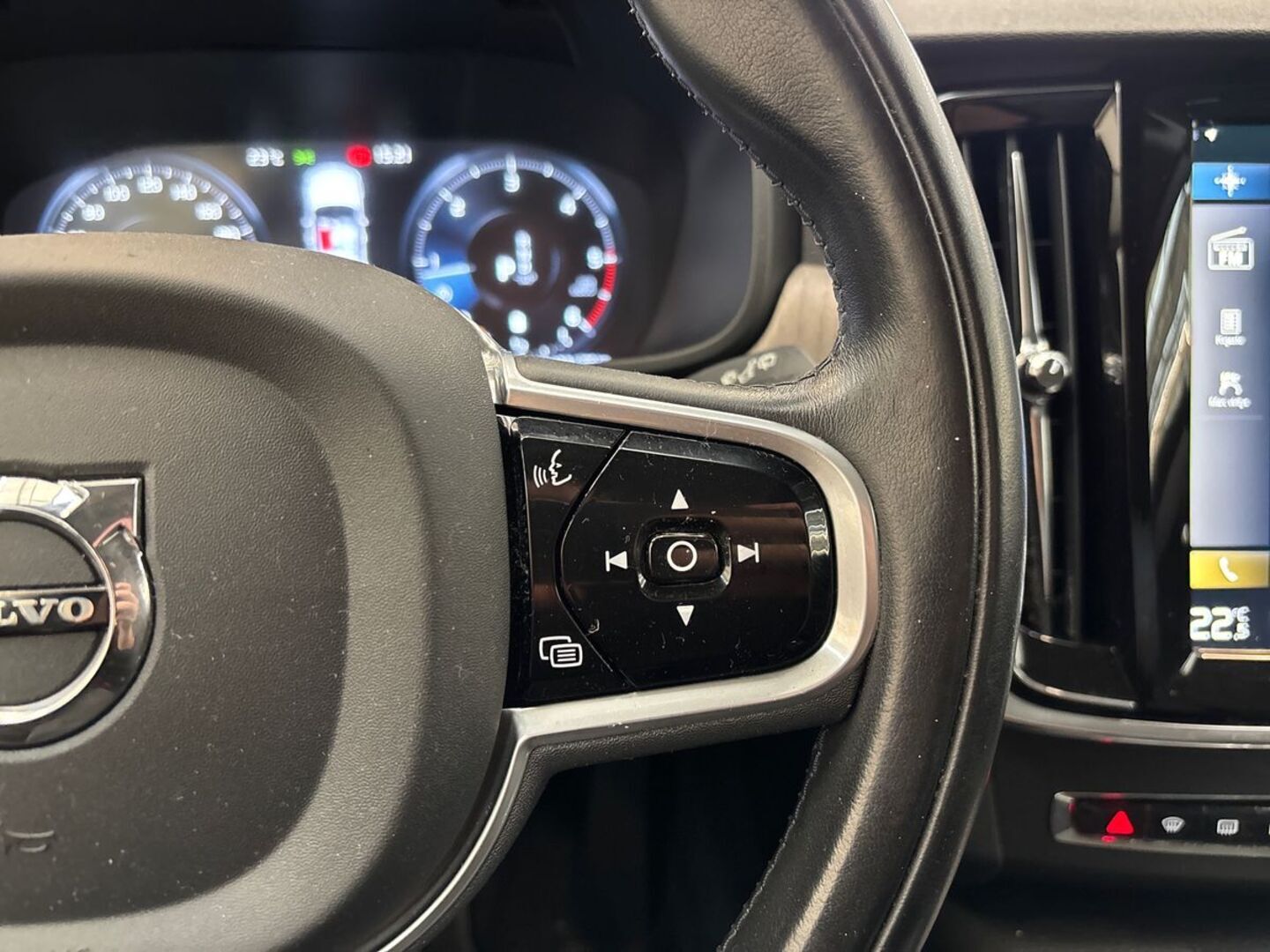 VOLVO V90 Cross Country 19